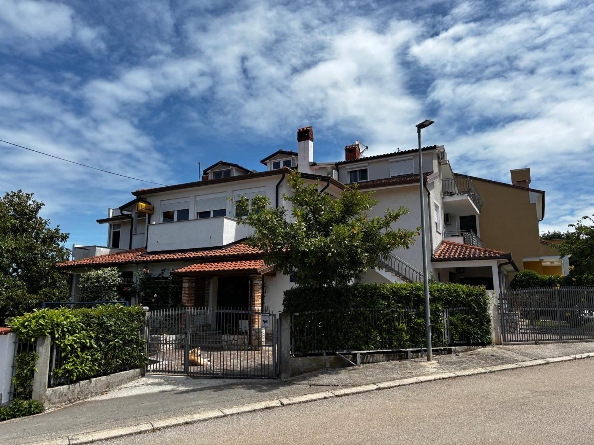Apartmani Rozi Умаг Экстерьер фото